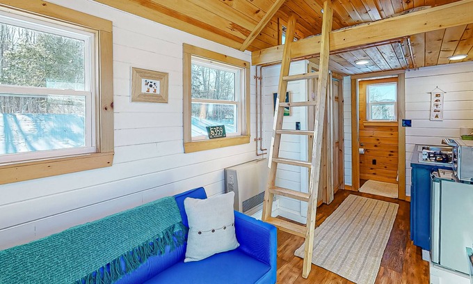 Morrisville Apartment | Dog-friendly tiny home set on four acres with mountain views & trail access