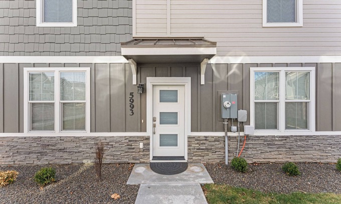 Southwest Ada County Alliance House | Dog Friendly Treasure Valley Retreat 3 bds 2.5 bth