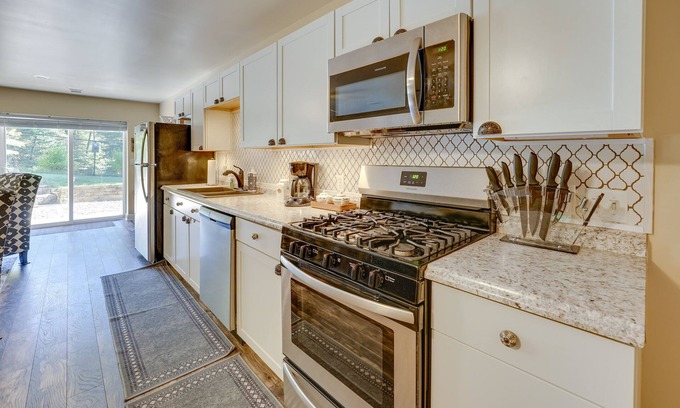 Twin Lake House | Dog-Friendly Twin Lake Rental 1 Mi to Lake Access