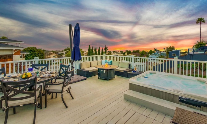 La Jolla Mesa House | Dog-friendly vacation retreat w/private hot tub, central AC, WiFi, firepit, deck
