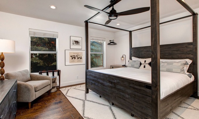 South Snyderville Basin House | Dog-friendly, walk to Canyons, hot tub, fireplace, foosball, A/C