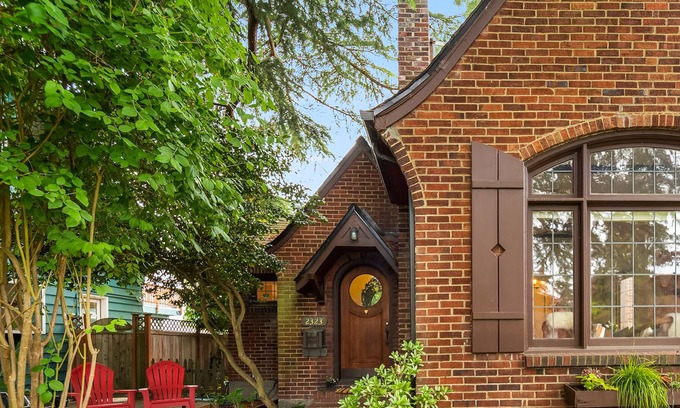 North Admiral House | Dog-Friendly West Seattle Home w/ Covered Deck, Ocean View, and Firepit