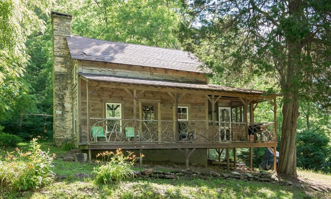 Marshall Cabin | Doggett Cabin | Rustic Log Retreat, Fire Pit, Pond & Trails (BYO Linens)