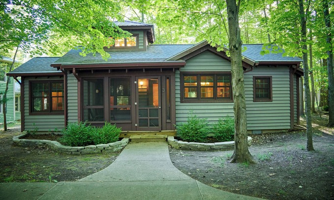 Fennville House | Dollybrook 3 - Community pool(CLOSED for the season) - Pet friendly - large groups welcome