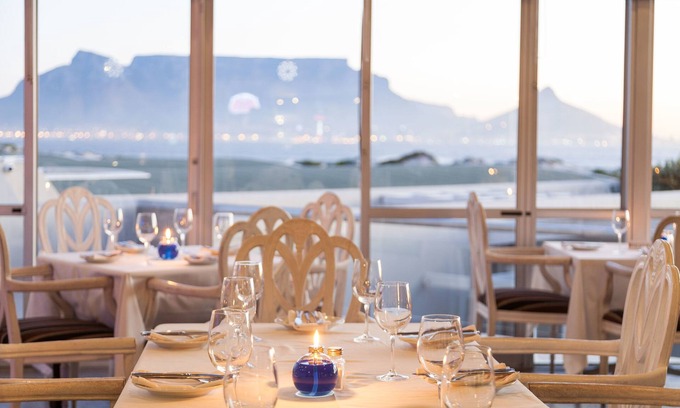Bloubergstrand Hotel | Dolphin Beach Hotel
