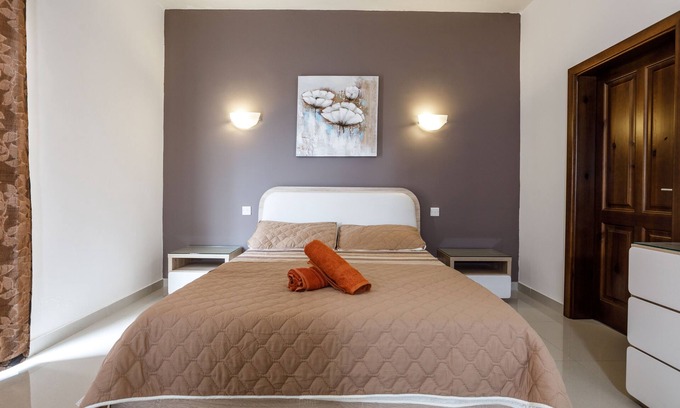 Marsalforn Apartment | Dolphin Court Gozo