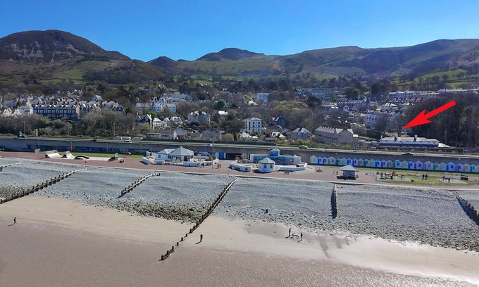 Penmaenmawr Cottage | Dolphin House - Three Bedroom Cottage, Sleeps 7