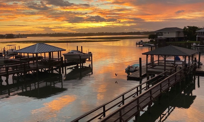 Wrightsville Beach Cottage | DOLPHIN HOUSE - Family Vacation Cottage- Special rates for July and August!