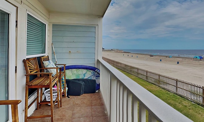 Galveston Condo | Dolphin Lair | Oceanfront + Pool