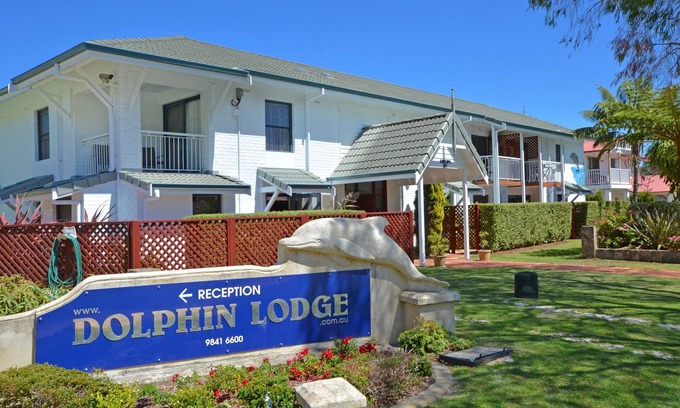 Mount Clarence Apartment | Dolphin Lodge- Self contained apartments-200 meters from Middleton Beach