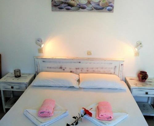 Antiparos Hotel | Dolphin Rooms