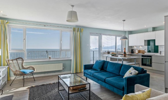 Saundersfoot Apartment | Dolphins Apartment - Spectacular Sea Views