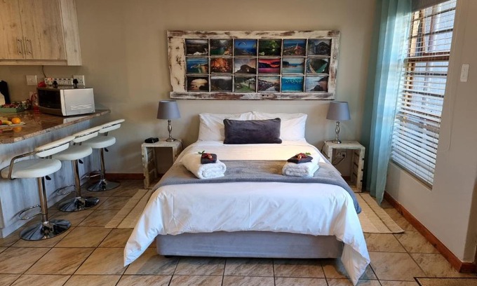 George Apartment | Dolphins Self-Catering Accommodation