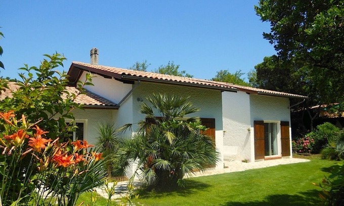 Lacanau-Ocean Villa | Dom Tom villa is less than 300m from beach in quiet district of Lacanau ocean