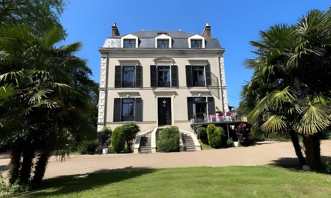 Saint-Pavace Villa | Domaine de la Belvaudière - 22pers - Piscine - Lux