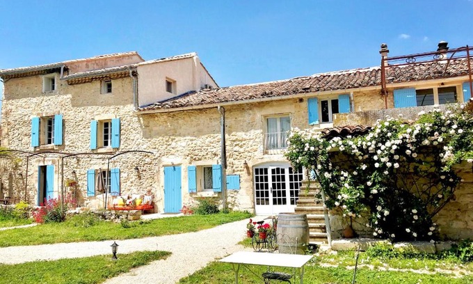 Pernes-les-Fontaines Bed & Breakfast | Domaine de La Brave