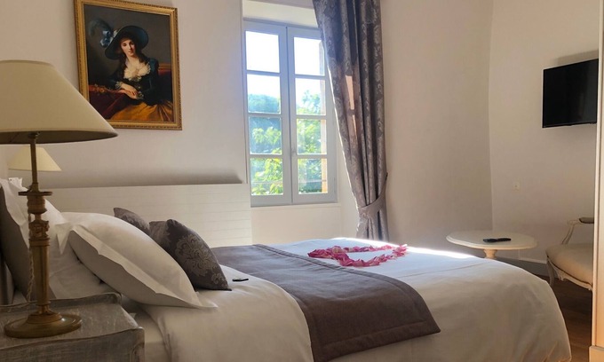 Caylus Bed & Breakfast | Domaine de Monplaisir, a prestigious place