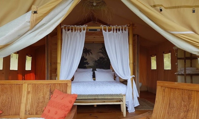 Coutras Bed & Breakfast | Domaine le lac bleu