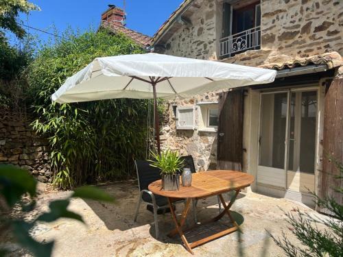 Fomperron Apartment | Domaine Rocheux
