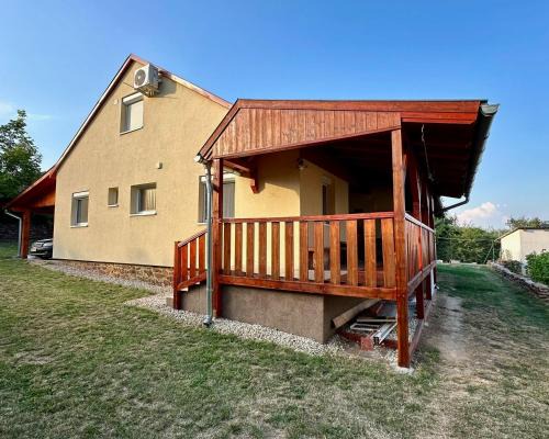 Balatonszepezd House | Domi ház - Panoráma Nyaraló