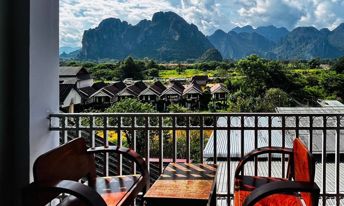 Vang Vieng Hotel | Domon Riverside Hotel