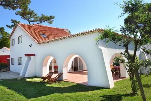 Banzao Villa | DOMUS QUIETA Pool near beach