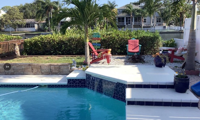 Ozona House | Don't worry beach happy
