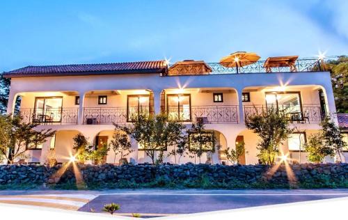 Jocheon House | Dongbackdongsan Pension