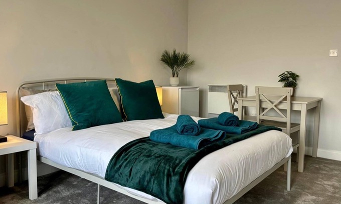 Donnington Apartment | Donnington Apartments - Studio 1