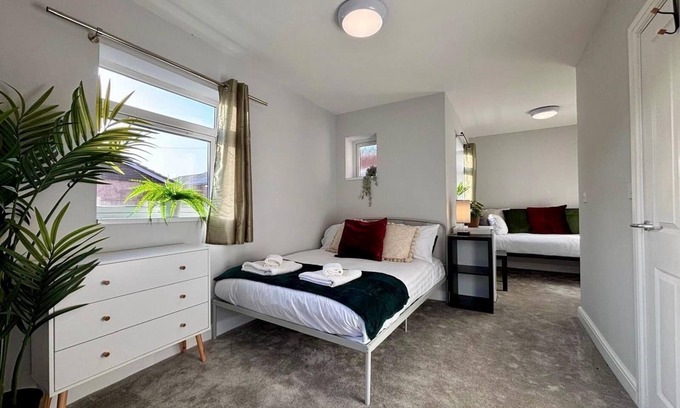 Donnington Apartment | Donnington Apartments - Studio 3