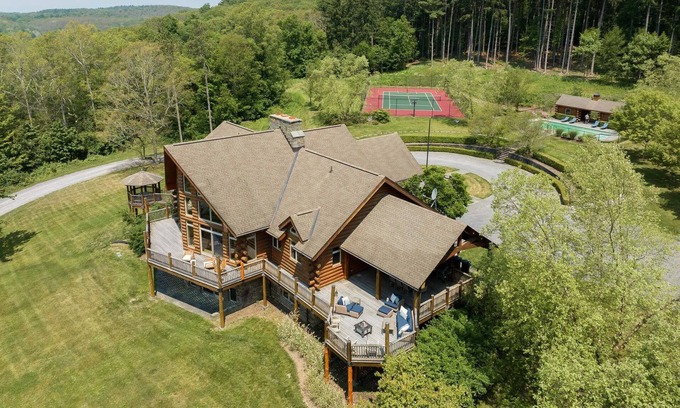 Ancram House | Doodletown Lodge & Cabin: Pool—Pickleball—Tennis+