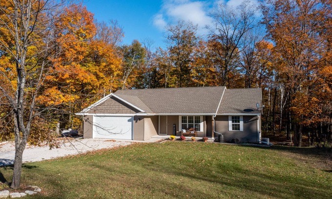 Baileys Harbor House | Door County Retreat. Walk to Kangaroo Lake.