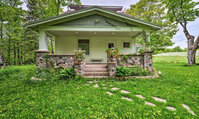 Ellison Bay Apartment | Door County Retreat about 3 Mi to Sister Bay Beach