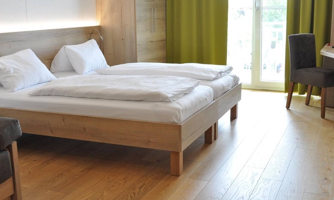 Podersdorf am See House | Doppelzimmer, Dusche, WC, Ost - Seehotel Herlinde