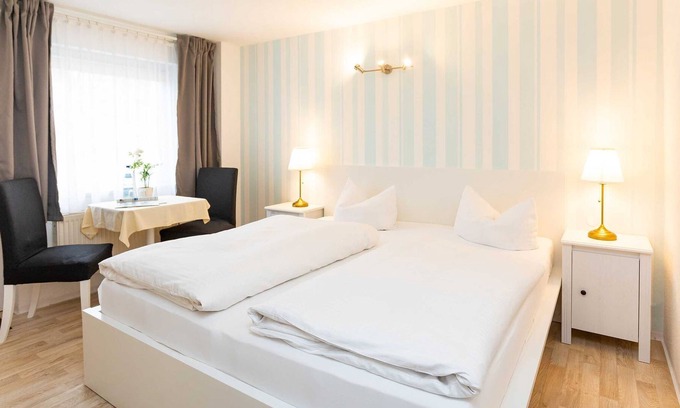 Neuensien Apartment | Doppelzimmer - Ferienzimmer und -wohnungen mit Seeblick