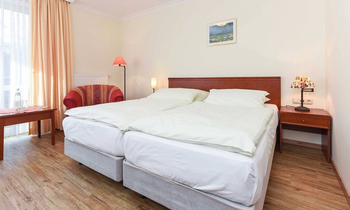 Esens House | Doppelzimmer im Obergeschoss Kategorie III - Doppelzimmer im Obergeschoss im Hotel Benser Watt