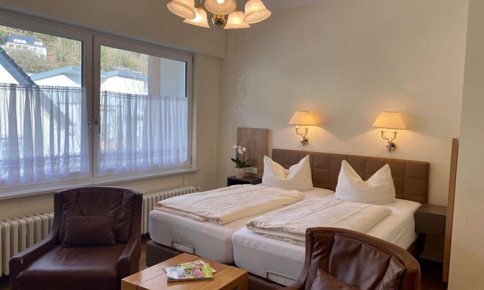 Bad Bertrich House | Doppelzimmer Komfort mit Balkon - Hotel Haus Hohenzollern/haus Ambiente