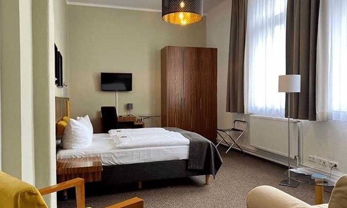 Guestrow House | Doppelzimmer Komfort - Hotel am Schlosspark +