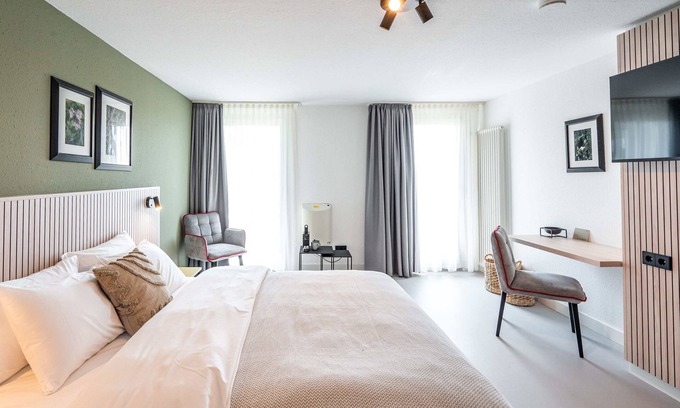 Breisgau-Hochschwarzwald District Apartment | Doppelzimmer M mit Balkon, Dusche und WC