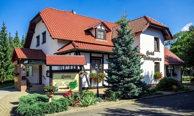 Treppendorf House | Doppelzimmer, WC und Dusche - Hotel-restaurant Lindengarten