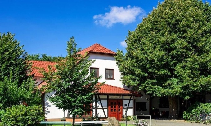 Treppendorf House | Doppelzimmer, WC und Dusche - Hotel-restaurant Lindengarten