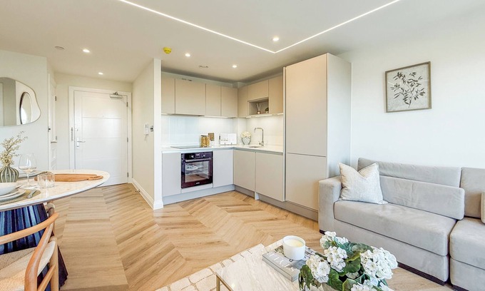 Dorchester Apartment | Dorchester Centre Apartment - Free Parking & Views