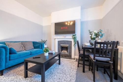 Newport Apartment | Dos Road - Street Parking - WIFI