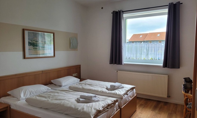 Parow Apartment | Double/2-bed room 08 Ground floor - Guesthouse Am Schloss