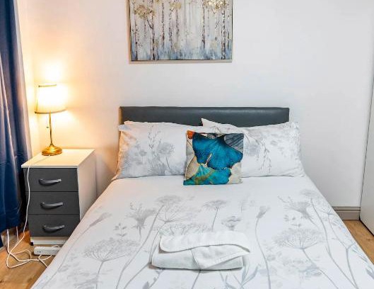 Bordesley House | Double Bed Room in Flat near Birmingham City Centre