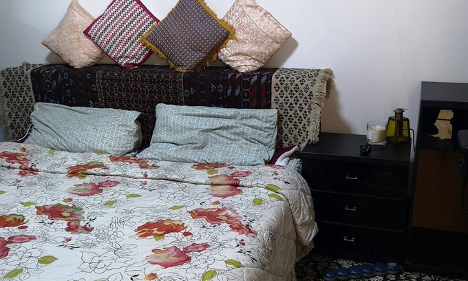 Bolton House | Double bedroom in a friendly home 5 mins drive to town centre