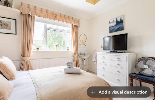 Hammersmith and Fulham House | Double bedroom in homely, 5 bedroom family house by the river in Fulham