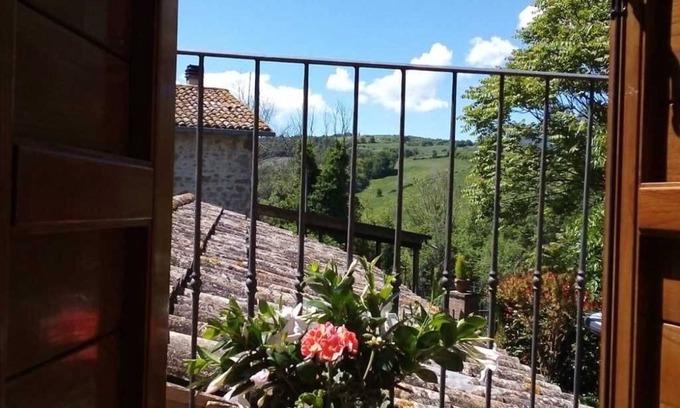 Uncinano Bed & Breakfast | DOUBLE BEDROOM WITH BATHROOM AND BALCONY