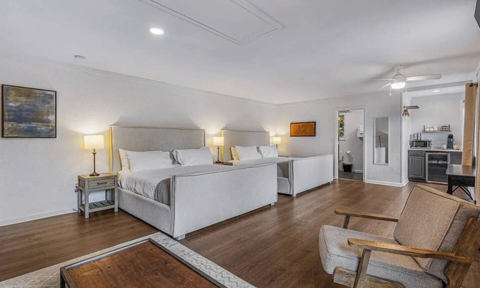 Cashiers Hotel | Double King Room at our Boutique Bed & Brewery