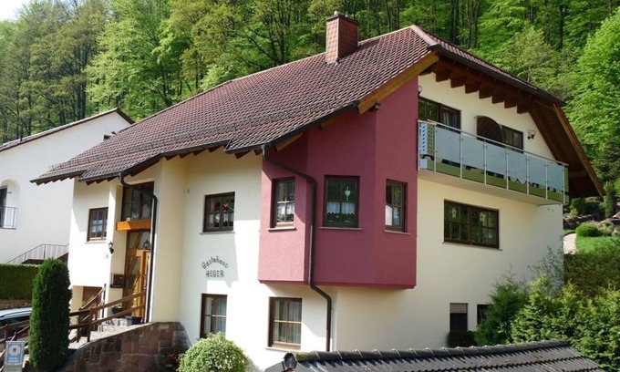 Annweiler am Trifels Bed & Breakfast | Double Room Balcony - Privatzimmer Gästehaus Heger